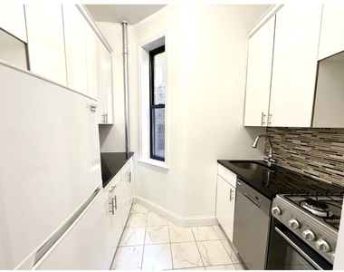 51 7th Avenue S - Photo Thumbnail 8