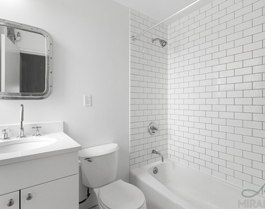 132 E 45th Street - Photo Thumbnail 4