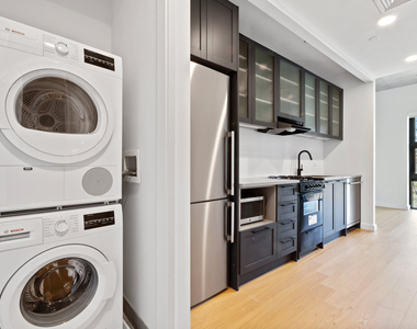 860 Lorimer Street - Photo Thumbnail 3