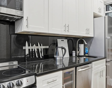 113 Christopher Street - Photo Thumbnail 6