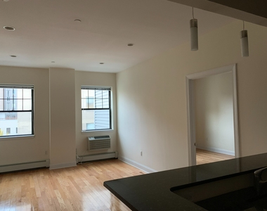 101 Clinton Street - Photo Thumbnail 3