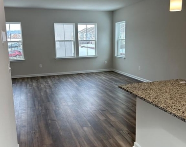113 Kincade Court - Photo Thumbnail 3
