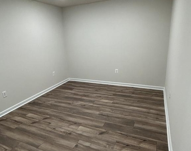 113 Kincade Court - Photo Thumbnail 16