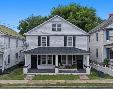 730 W John Street - Photo Thumbnail 1
