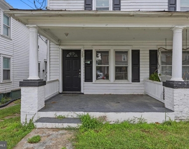 730 W John Street - Photo Thumbnail 7