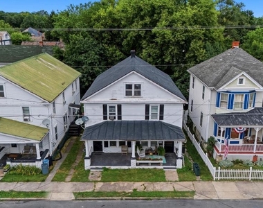 730 W John Street - Photo Thumbnail 5