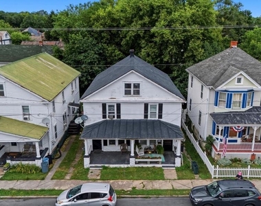 730 W John Street - Photo Thumbnail 6