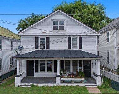 730 W John Street - Photo Thumbnail 3