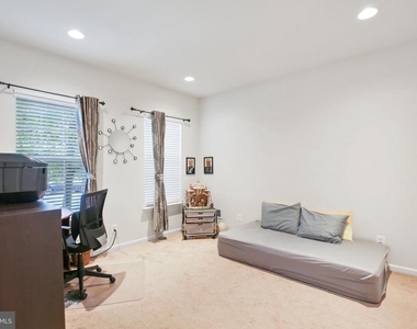 25501 Amber Gate Terrace - Photo Thumbnail 22