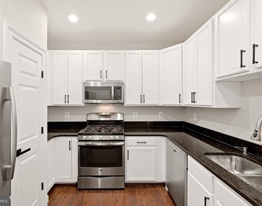 46368 Utica Square - Photo Thumbnail 11