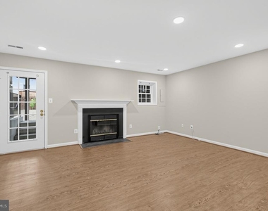 8893 Eagle Rock Lane - Photo Thumbnail 20