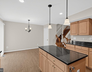 8893 Eagle Rock Lane - Photo Thumbnail 5