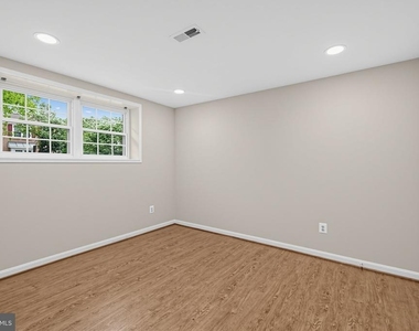 8893 Eagle Rock Lane - Photo Thumbnail 24