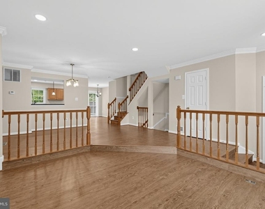 8893 Eagle Rock Lane - Photo Thumbnail 2