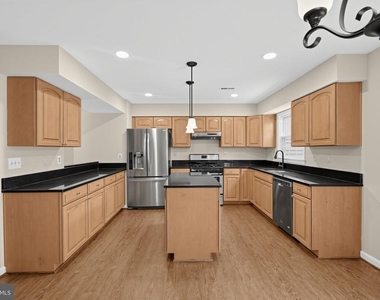 8893 Eagle Rock Lane - Photo Thumbnail 4