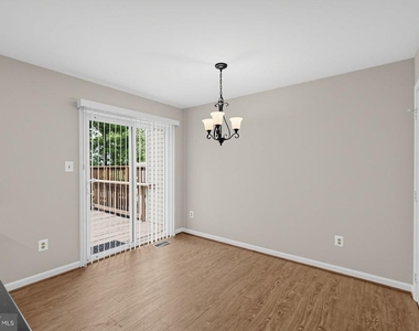 8893 Eagle Rock Lane - Photo Thumbnail 6
