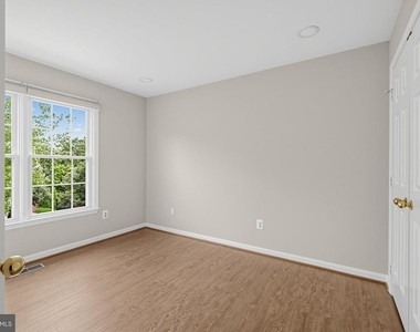 8893 Eagle Rock Lane - Photo Thumbnail 18