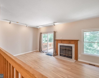 1657 Oak Spring Way - Photo Thumbnail 3