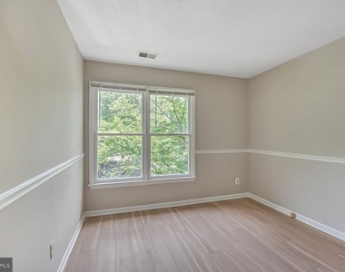 1657 Oak Spring Way - Photo Thumbnail 13