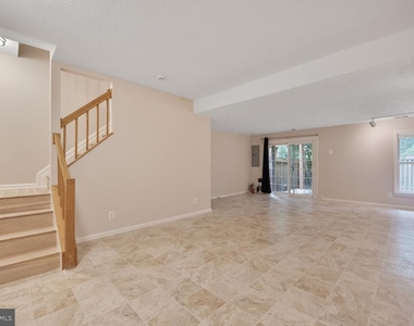 1657 Oak Spring Way - Photo Thumbnail 15