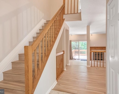 1657 Oak Spring Way - Photo Thumbnail 1