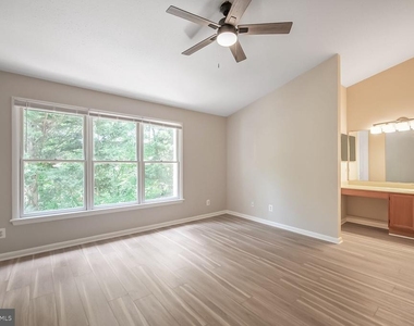 1657 Oak Spring Way - Photo Thumbnail 11