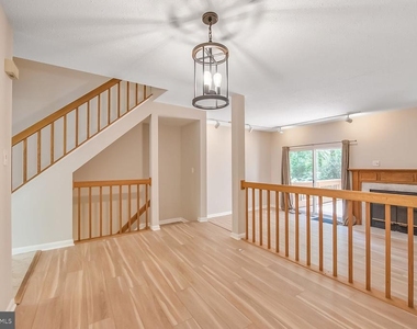 1657 Oak Spring Way - Photo Thumbnail 2