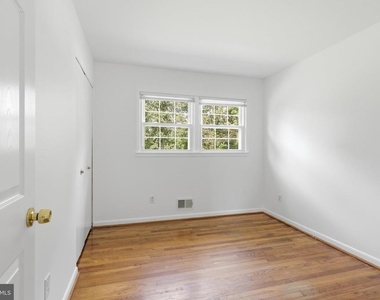 6408 Kroy Drive - Photo Thumbnail 12