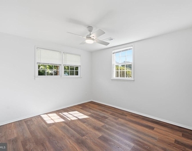 8009 Gosport Lane - Photo Thumbnail 18