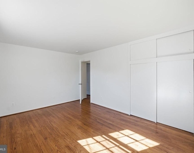 8009 Gosport Lane - Photo Thumbnail 13