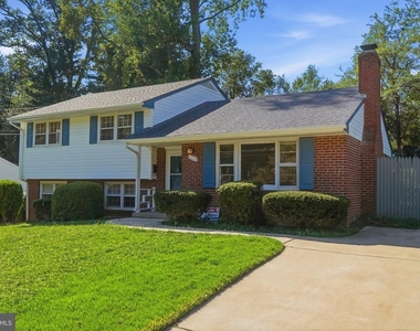 8009 Gosport Lane - Photo Thumbnail 2