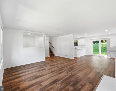 8009 Gosport Lane - Photo Thumbnail 1