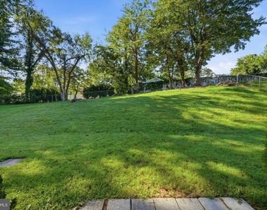 8009 Gosport Lane - Photo Thumbnail 23