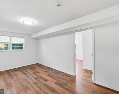 8009 Gosport Lane - Photo Thumbnail 16