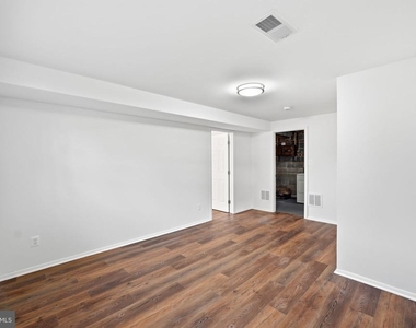 8009 Gosport Lane - Photo Thumbnail 17