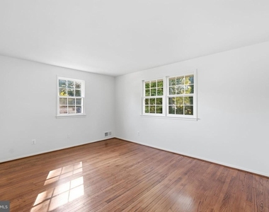 8009 Gosport Lane - Photo Thumbnail 9