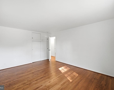 8009 Gosport Lane - Photo Thumbnail 11