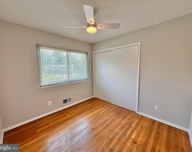 7700 Glenister Drive - Photo Thumbnail 11