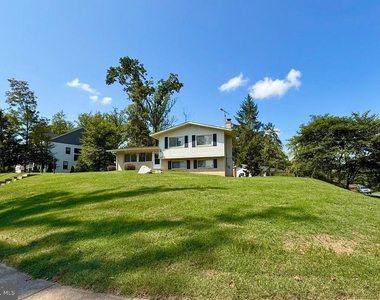 7700 Glenister Drive - Photo Thumbnail 23