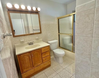 7700 Glenister Drive - Photo Thumbnail 14