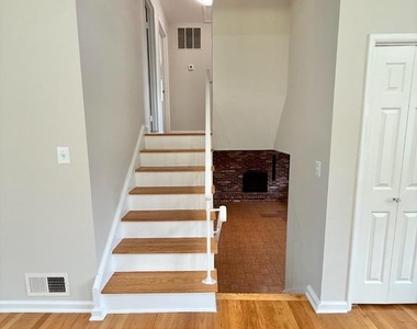 7700 Glenister Drive - Photo Thumbnail 8