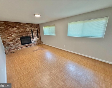 7700 Glenister Drive - Photo Thumbnail 17