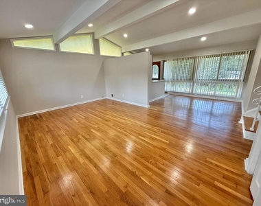 7700 Glenister Drive - Photo Thumbnail 1