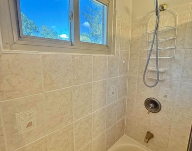 7700 Glenister Drive - Photo Thumbnail 16