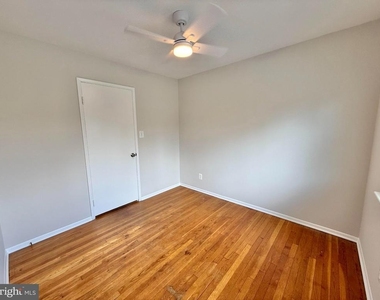 7700 Glenister Drive - Photo Thumbnail 12