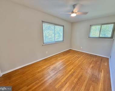 7700 Glenister Drive - Photo Thumbnail 13