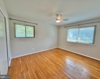 7700 Glenister Drive - Photo Thumbnail 9