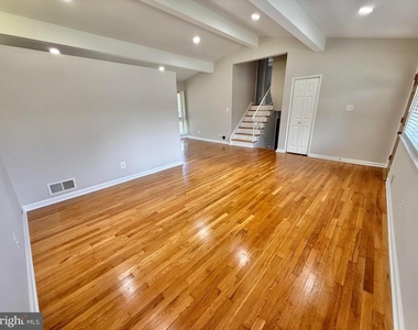 7700 Glenister Drive - Photo Thumbnail 2