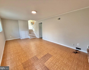 7700 Glenister Drive - Photo Thumbnail 18