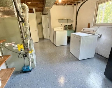 7700 Glenister Drive - Photo Thumbnail 21